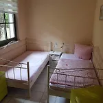 Gruppenunterkunft Mit Pool In Villa *