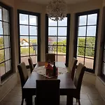 Villa Gruppenunterkunft Mit Pool In *