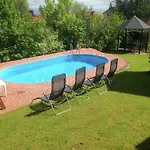 Gruppenunterkunft Mit Pool In Villa *