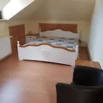 Gruppenunterkunft Mit Pool In Villa *