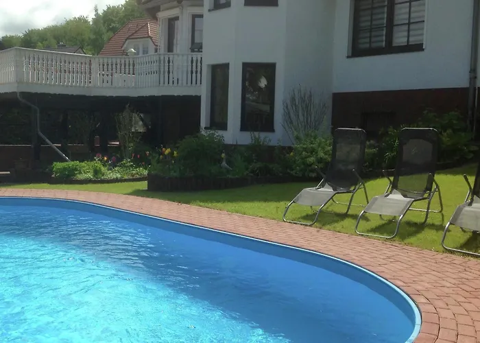 Group Hideaway With Pool *