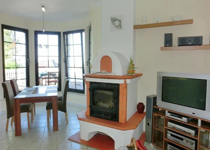 Вилла Group Hideaway With Pool