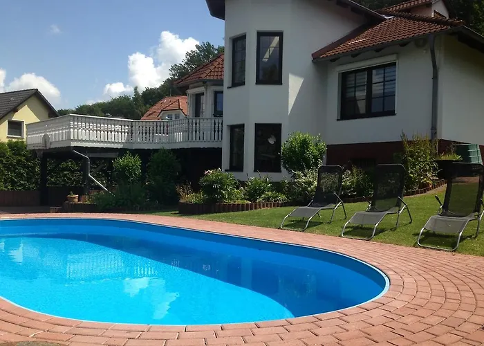 Вилла Group Hideaway With Pool