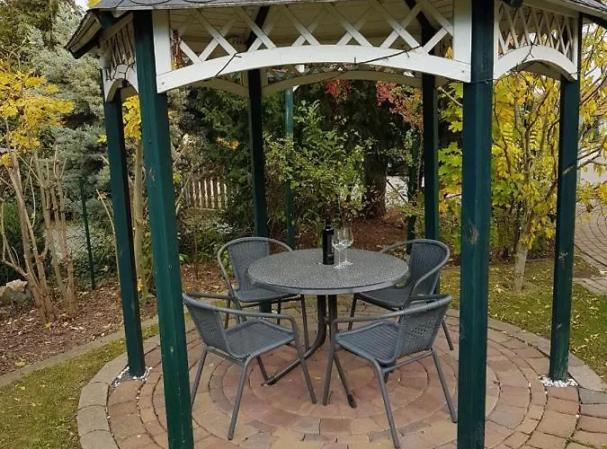 ヴィラ Group Hideaway With Pool